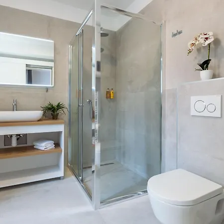 2m Exclusive With Balcony Апартаменти